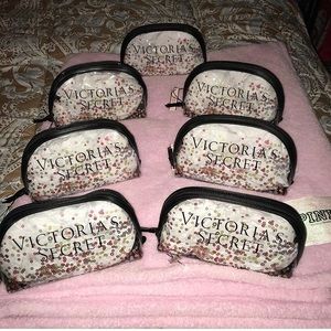 NWT. ONE VS Makeup bag